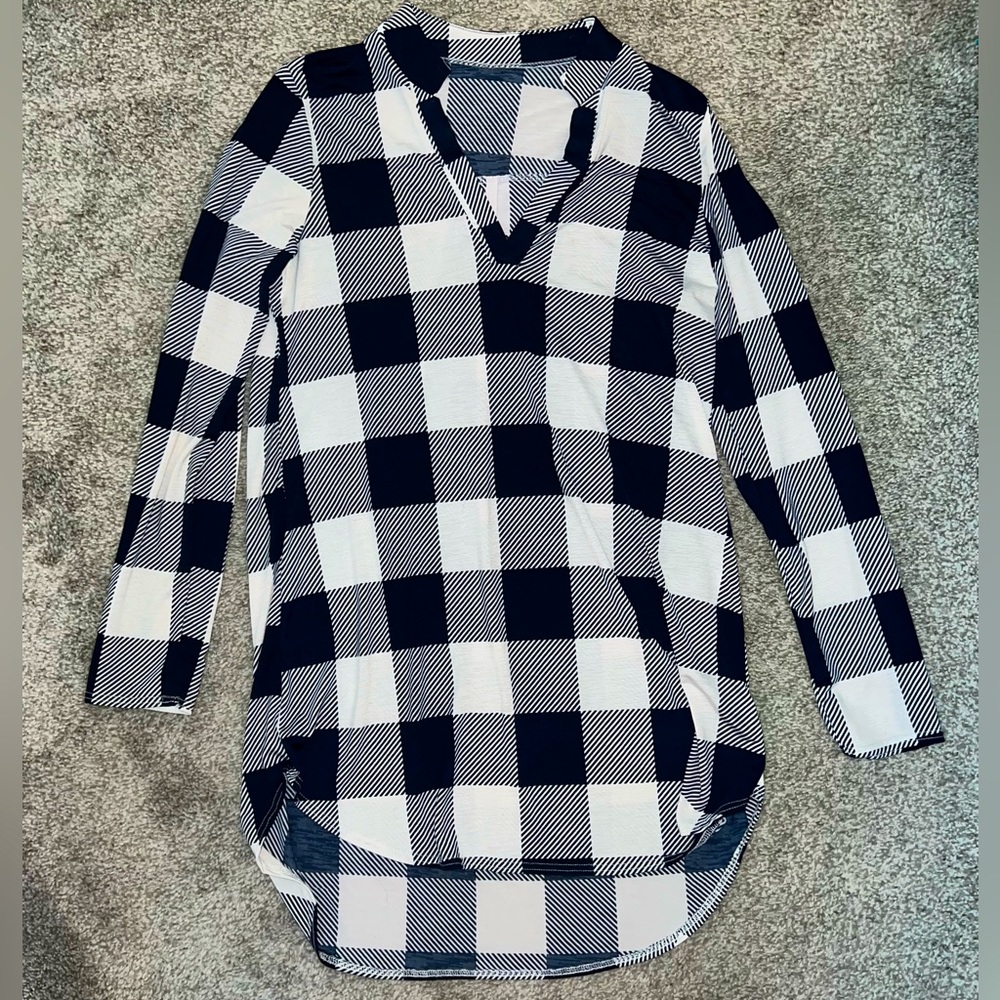 Lime Lush Boutique - 💙🤍 Dark Blue and White Plaid Top
